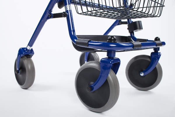 Ходунки прогулочные с 4 колёсиками